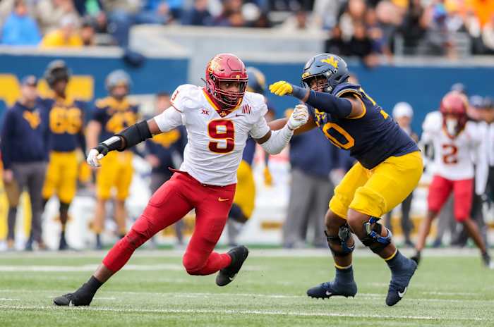 Iowa State DE Will McDonald rushes the passer against West Virginia